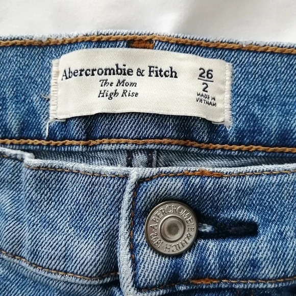 Abercrombie and Fitch The Mom High Rise Tapered Leg 90s 26" Ankle Jeans 2 or 26 - Picture 11 of 16